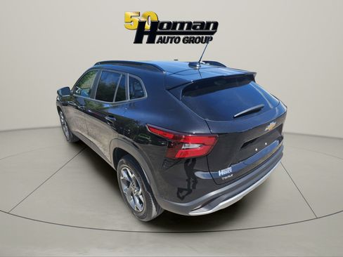 Used 2024 Chevrolet Trax LT w/ Driver Confidence Package FWD image 3