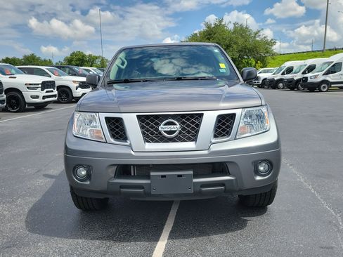 Used 2021 Nissan Frontier SV RWD image 2