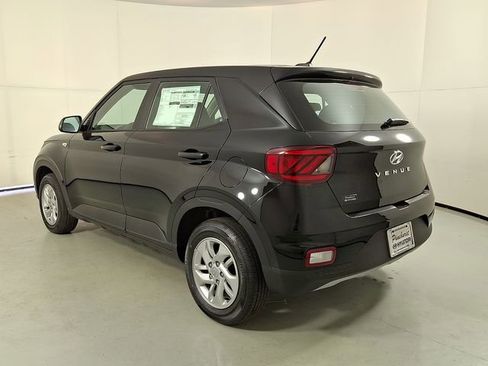New 2026 Hyundai Venue SE image 4