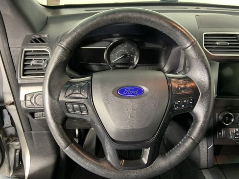 Used 2017 Ford Explorer XLT w/ Equipment Group 201A image 10