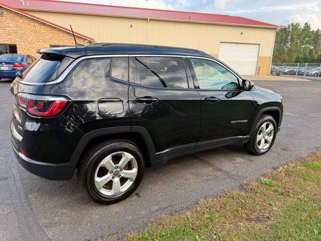 Used 2018 Jeep Compass Latitude w/ Popular Equipment Group AWD/4WD image 4