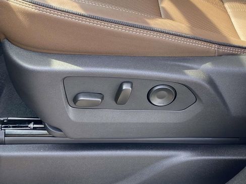 New 2025 Chevrolet Suburban High Country AWD/4WD image 17