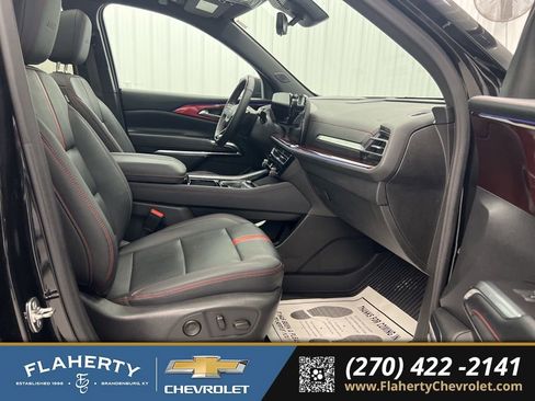 Used 2024 Chevrolet Traverse RS image 15