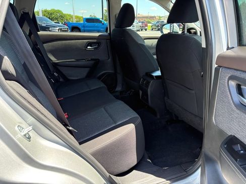 Used 2023 Nissan Rogue SV AWD/4WD image 12