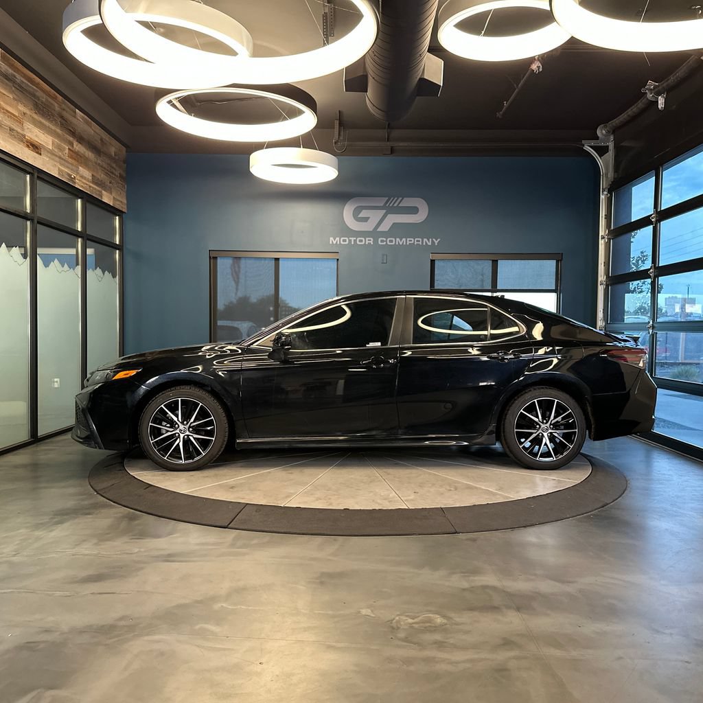 Used 2021 Toyota Camry SE FWD image 6