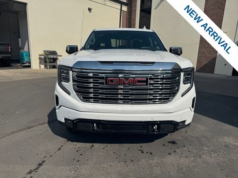 Used 2024 GMC Sierra 1500 Denali w/ Technology Package AWD/4WD image 2