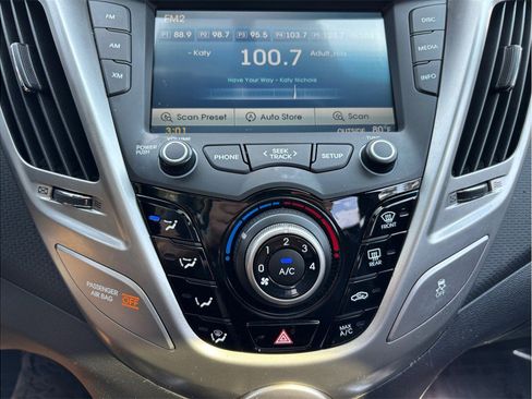 Used 2016 Hyundai Veloster w/ Option Group 02 image 24