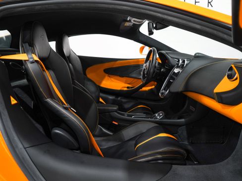 Used 2017 McLaren 570S Coupe RWD image 15