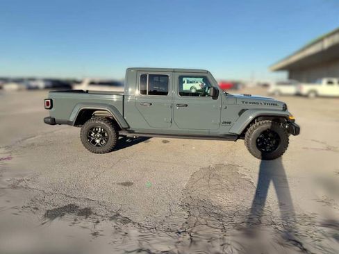 New 2025 Jeep Gladiator Sport image 14