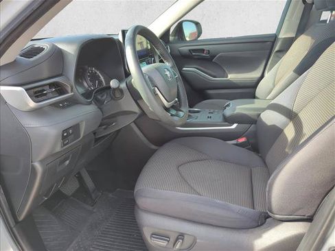 Certified 2024 Toyota Highlander LE FWD image 11