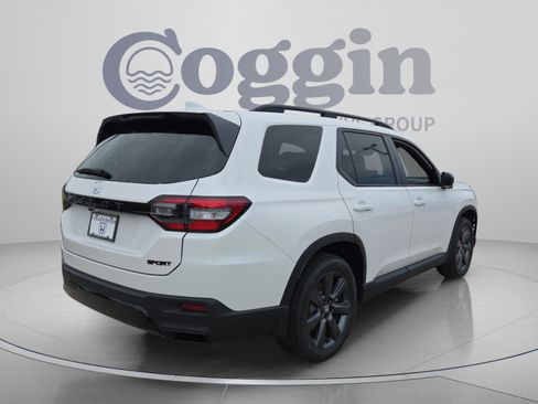 New 2026 Honda Pilot Sport image 5