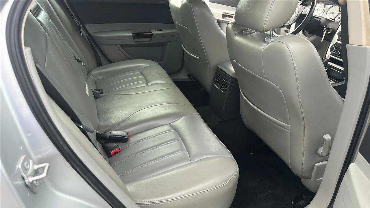 Used 2007 Chrysler 300 C RWD image 29