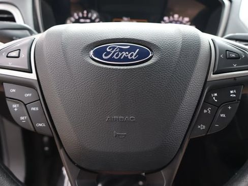 Used 2017 Ford Fusion SE FWD image 23
