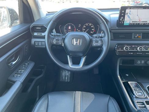 Used 2025 Honda Pilot Touring image 14