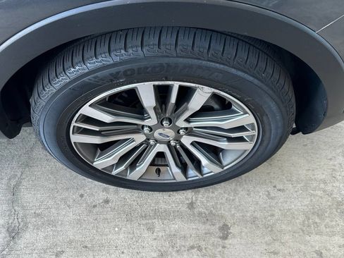 Used 2017 Ford Explorer Platinum AWD/4WD image 19