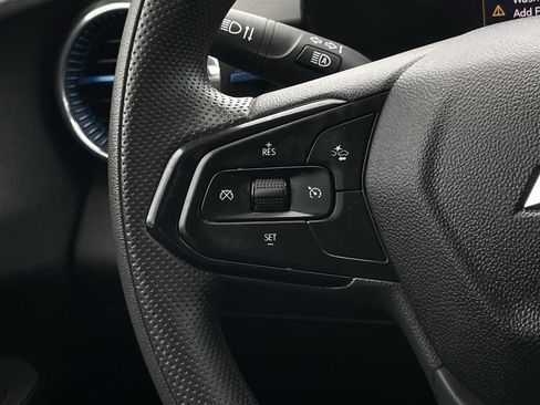 Used 2025 Chevrolet Trax LT image 13