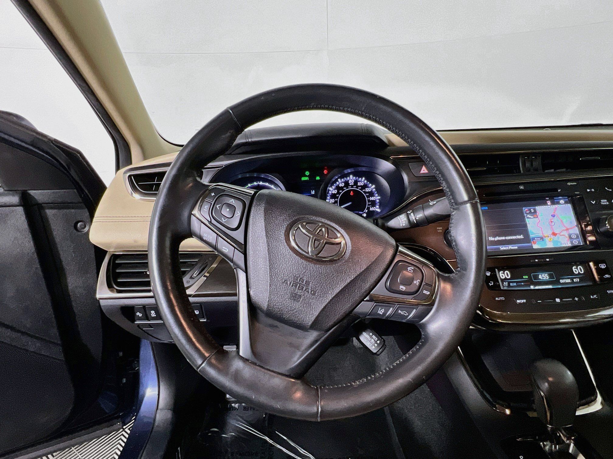Used 2018 Toyota Avalon Limited FWD image 18