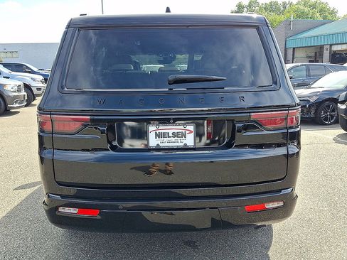 Used 2024 Jeep Wagoneer Series II w/ Convenience Group I AWD/4WD image 29