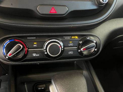 Used 2025 Kia Soul LX w/ LX Technology Package FWD image 23