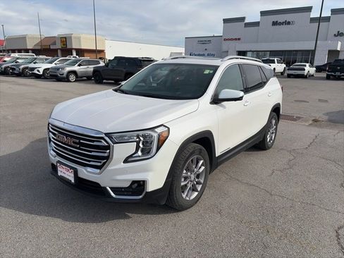 Used 2022 GMC Terrain SLT w/ Tech Package image 2