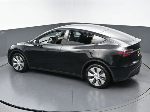 Used 2024 Tesla Model Y Long Range AWD/4WD image 43