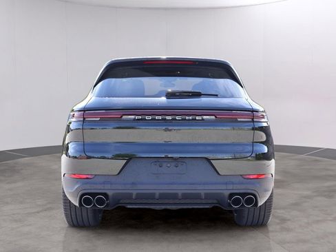 Certified 2025 Porsche Cayenne AWD/4WD image 7