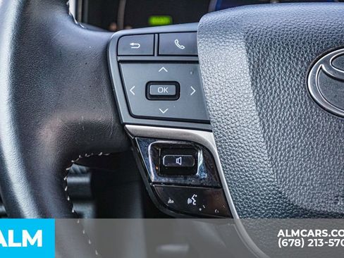 Used 2025 Toyota Camry SE image 29