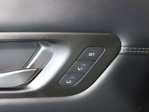 Used 2023 Nissan Pathfinder Platinum w/ Lighting Package (N93) FWD image 10
