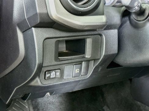 Used 2019 Toyota Tacoma SR5 RWD image 17