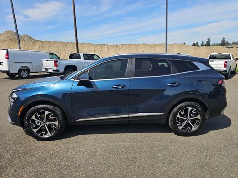 Used 2023 Kia Sportage EX AWD/4WD image 8