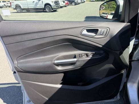 Used 2019 Ford Escape SEL AWD/4WD image 17