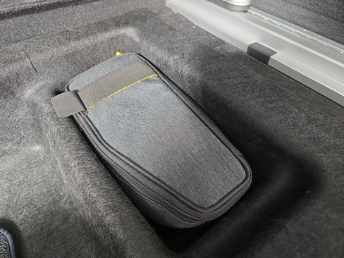 Used 2024 Rivian R1S Adventure AWD/4WD image 34