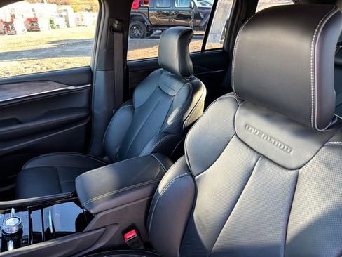 New 2025 Jeep Grand Cherokee Overland w/ Luxury Tech Group IV image 11
