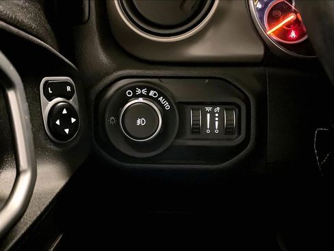 Used 2018 Jeep Wrangler Unlimited Sport S AWD/4WD image 15