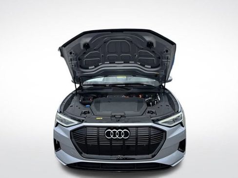 Used 2022 Audi e-tron Premium w/ Convenience Plus Package image 18