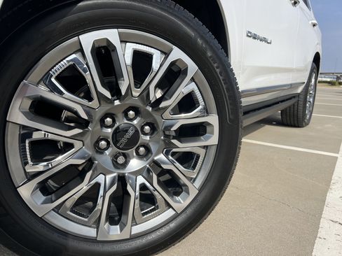 Used 2023 GMC Yukon Denali Ultimate w/ LPO, Floor Liner Package image 13