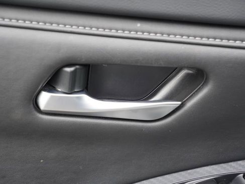 Used 2025 Nissan Sentra SV image 8