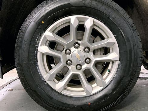 Used 2024 Chevrolet Silverado 1500 LT AWD/4WD image 9