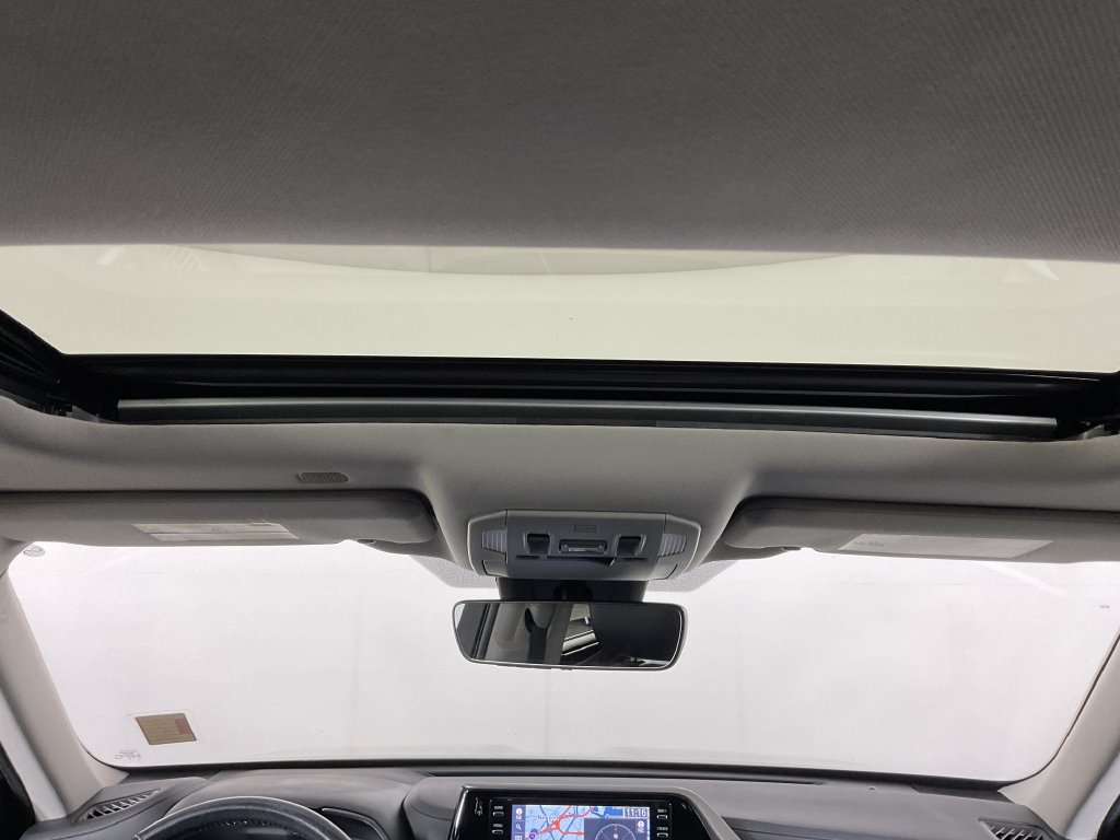 Used 2020 Toyota Highlander XLE AWD/4WD image 16