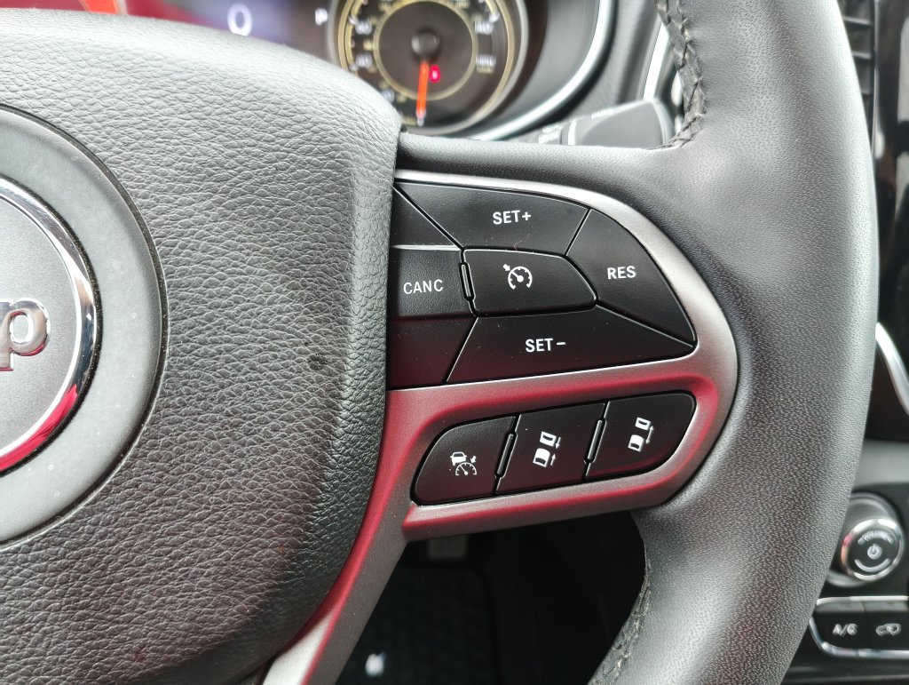 Used 2022 Jeep Cherokee Limited w/ Sun & Sound Group AWD/4WD image 30