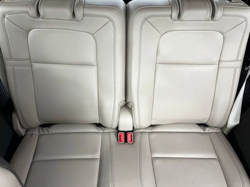Used 2022 Lincoln Aviator Reserve w/ Equipment Group 201A image 16