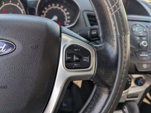 Used 2015 Ford Fiesta SE image 18