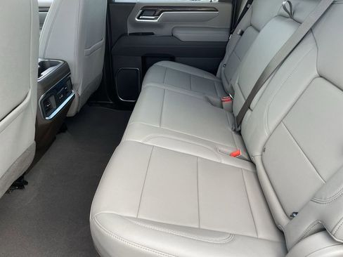 Used 2025 GMC Sierra 2500 SLT w/ SLT Convenience Package image 25