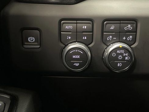 Used 2023 GMC Sierra 1500 AT4 image 28