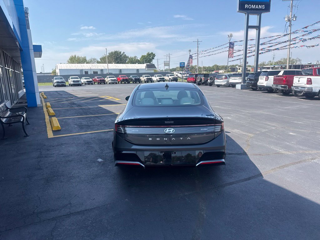 Used 2025 Hyundai Sonata SEL FWD image 5