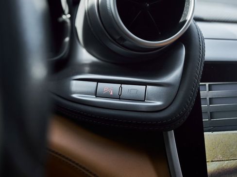 Used 2018 Ferrari GTC4Lusso image 58