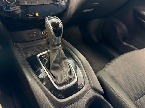 Used 2018 Nissan Rogue S image 43