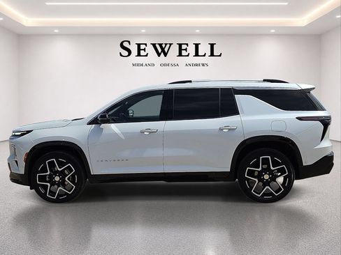 Used 2025 Chevrolet Traverse High Country FWD image 2