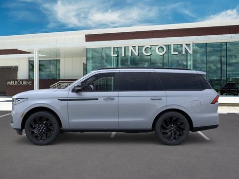 New 2026 Lincoln Navigator Reserve w/ Jet Appearance Package AWD/4WD image 3