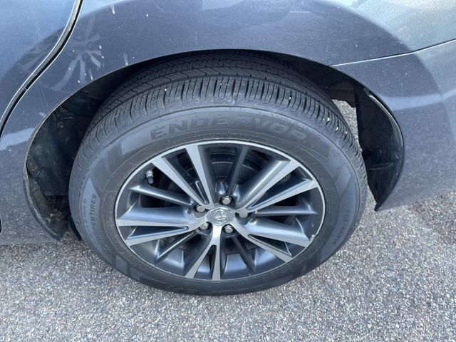 Used 2017 Toyota Corolla LE w/ LE Premium Package w/Moonroof FWD image 6